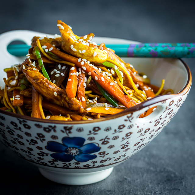 Chicken Lo Mein Chicken Lo Mein is a perennial takeaway favourite, my fakeaway version is fit for eating well before the delivery guy can get to you!