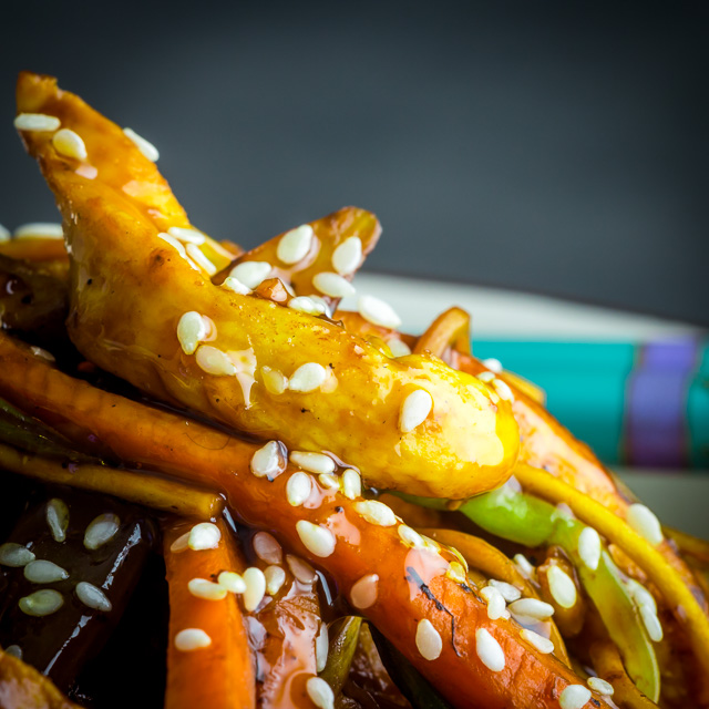 Chicken Lo Mein Chicken Lo Mein is a perennial takeaway favourite, my fakeaway version is fit for eating well before the delivery guy can get to you!