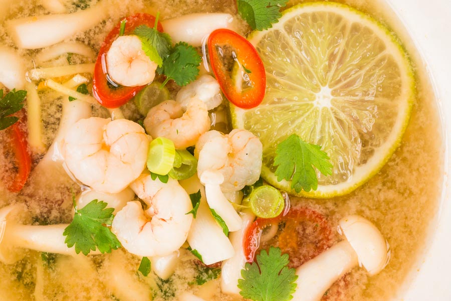 Hot and Sour Shrimp Soup Hot and sour soup is Chinese restaurant classic, this hot and sour shrimp soup version is lighter than many and packed with the flavours of lemongrass and lots of chili!
