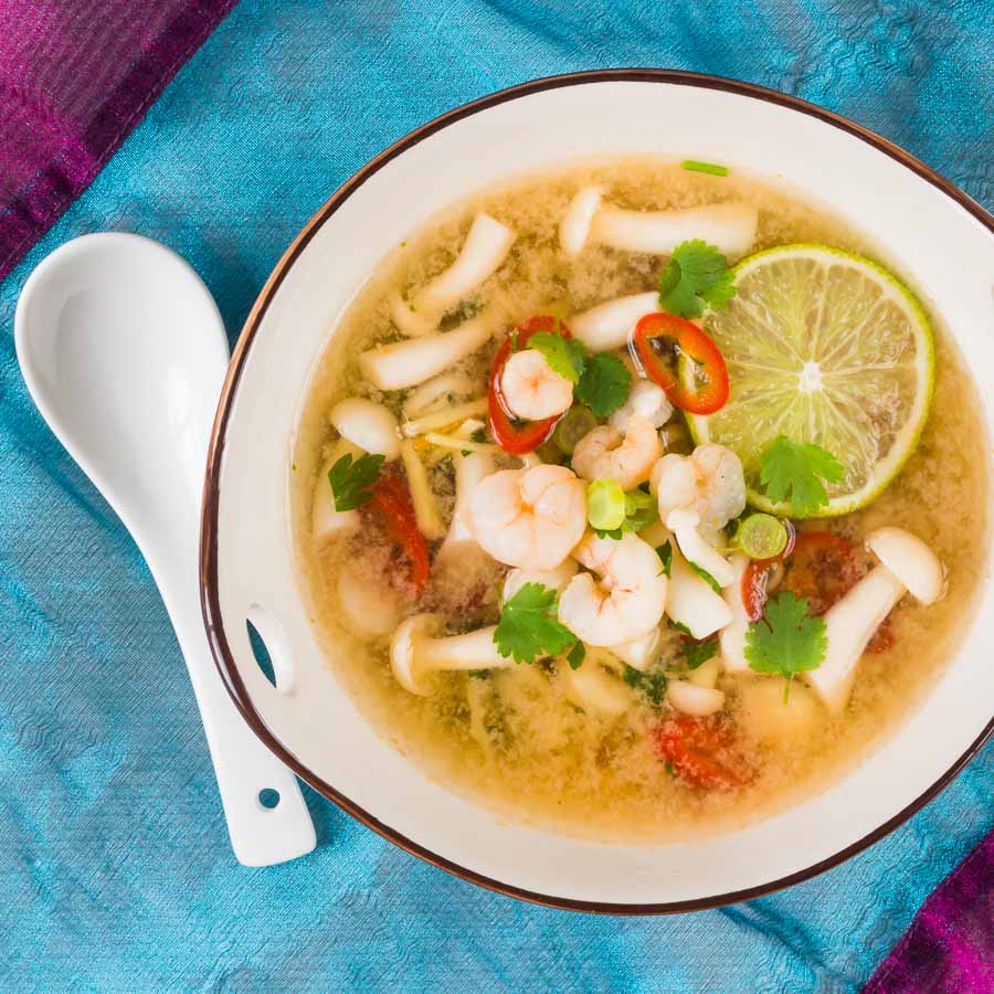 Hot and Sour Shrimp Soup Hot and sour soup is Chinese restaurant classic, this hot and sour shrimp soup version is lighter than many and packed with the flavours of lemongrass and lots of chili!