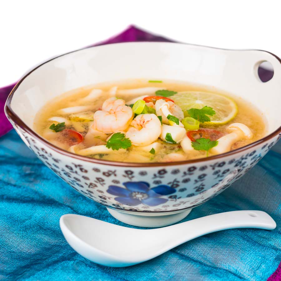 Hot and Sour Shrimp Soup Hot and sour soup is Chinese restaurant classic, this hot and sour shrimp soup version is lighter than many and packed with the flavours of lemongrass and lots of chili!