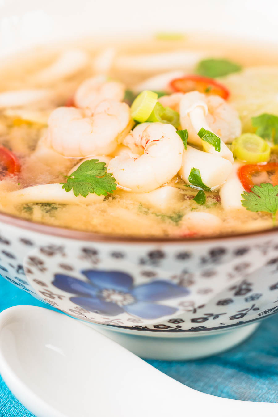 Hot and Sour Shrimp Soup Hot and sour soup is Chinese restaurant classic, this hot and sour shrimp soup version is lighter than many and packed with the flavours of lemongrass and lots of chili!
