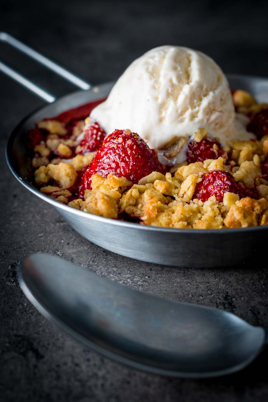 Balsamic vinegar really does make the flavour of strawberries pop and so this balsamic strawberry crumble is a strawberry delight, try it, seriously!