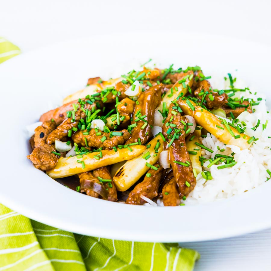 Beef With Oyster Sauce and White Asparagus Beef with oyster sauce is an ever-green takeaway favourite, my fakeaway version is ready in just 20 minutes and features wonderful white asparagus!