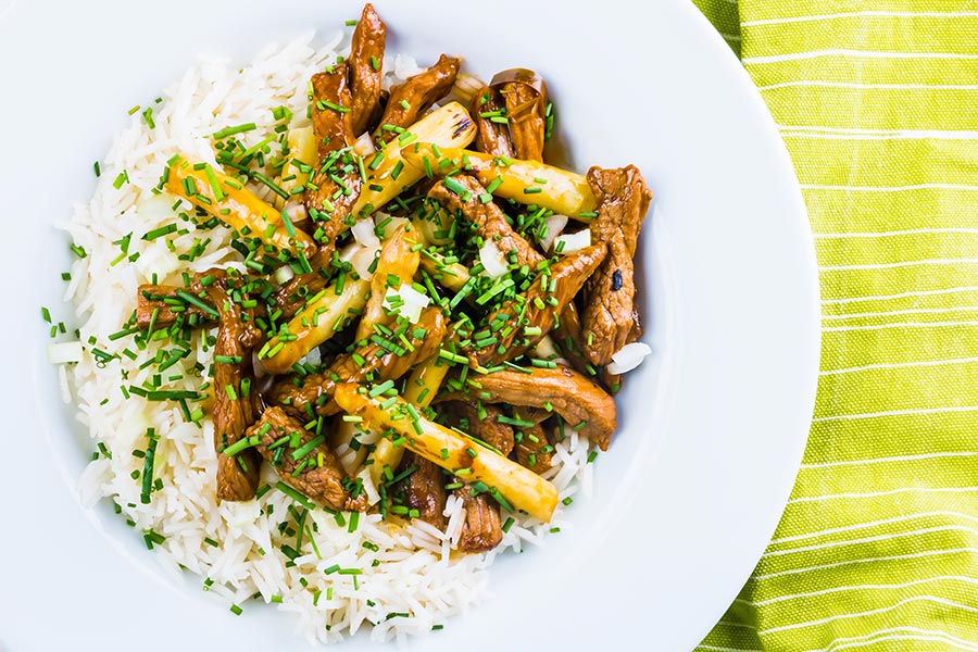 Beef With Oyster Sauce and White Asparagus Beef with oyster sauce is an ever-green takeaway favourite, my fakeaway version is ready in just 20 minutes and features wonderful white asparagus!