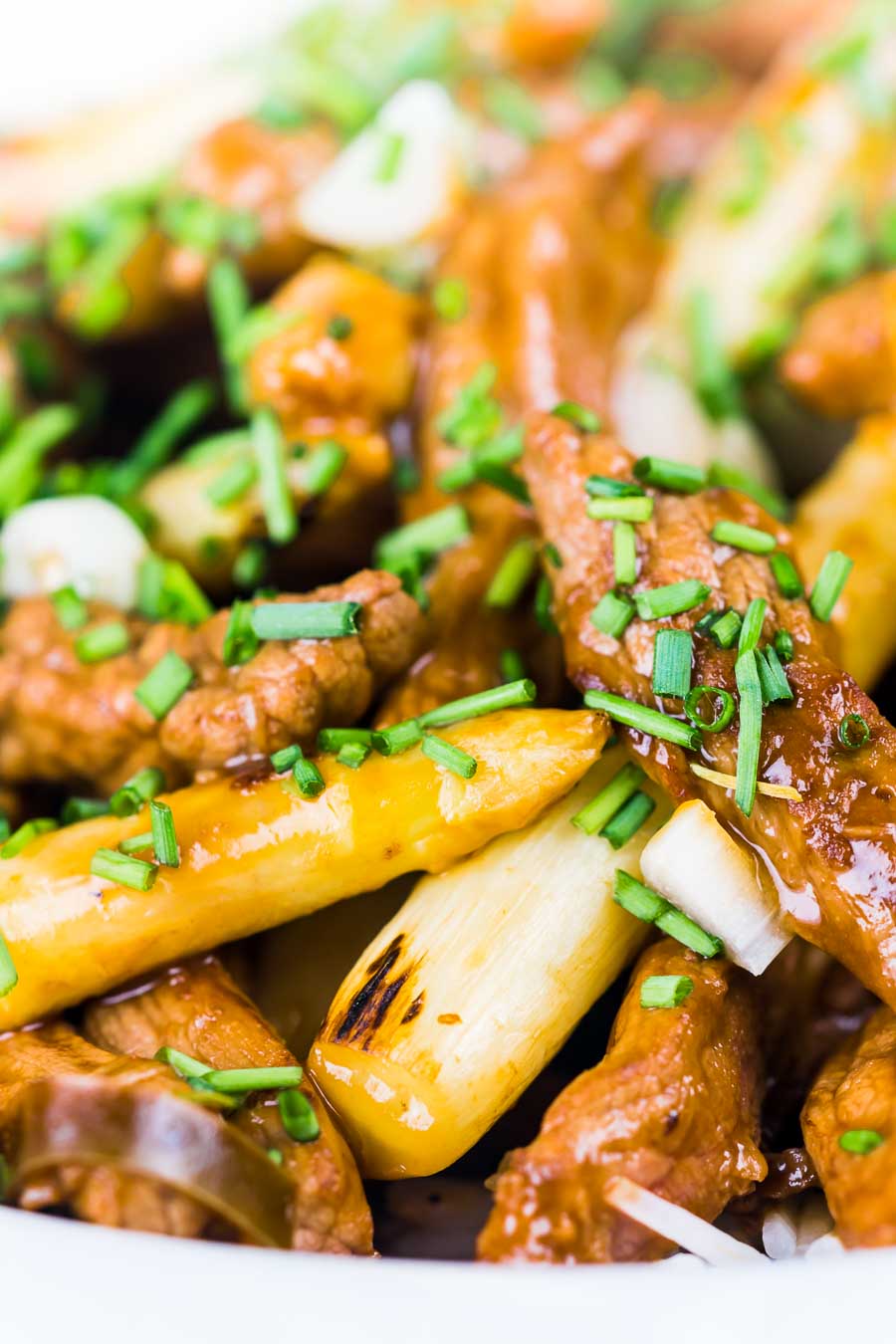 Beef With Oyster Sauce and White Asparagus Beef with oyster sauce is an ever-green takeaway favourite, my fakeaway version is ready in just 20 minutes and features wonderful white asparagus!