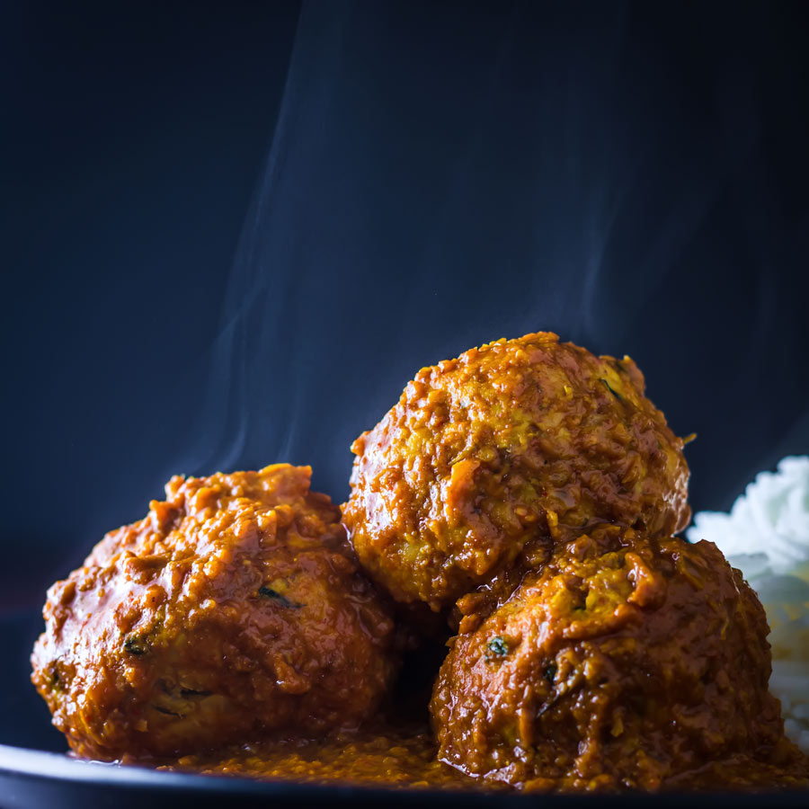 Chicken Kofta Masala, soft Indian chicken meatballs poached in a hot and spicy yet aromatic Indian gravy, fakeaway heaven.
