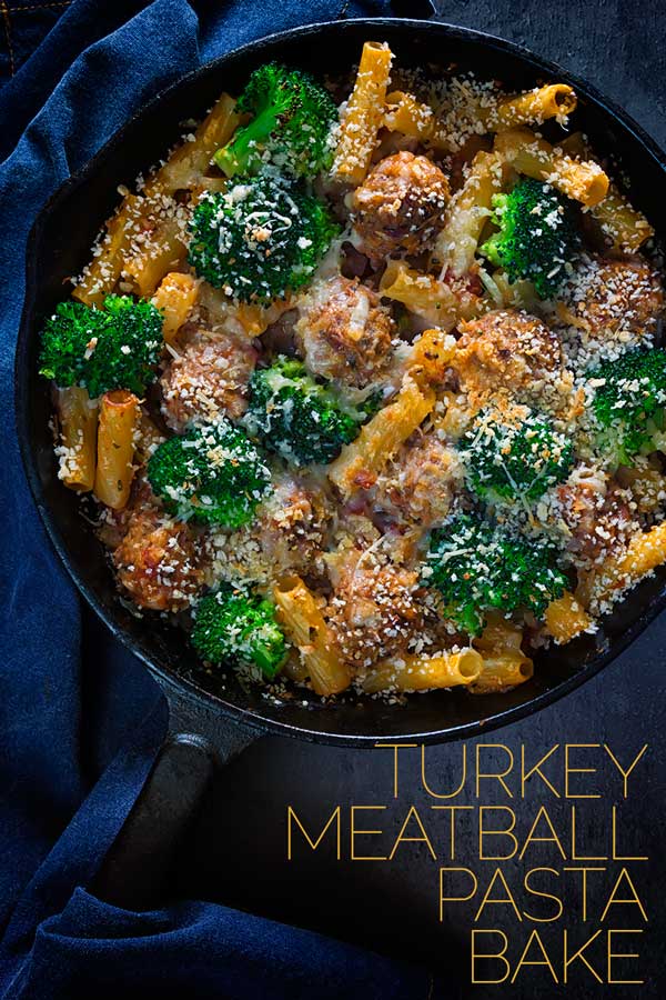 A pasta bake is such a comforting recipe and this turkey meatball pasta bake is gloriously tasty, cheesy and very very comforting! #pasta #pastabake #meatball #pőastaandmetablls #cheesy #recipe #turkeymeatballs #recipeideas #reciupeoftheday