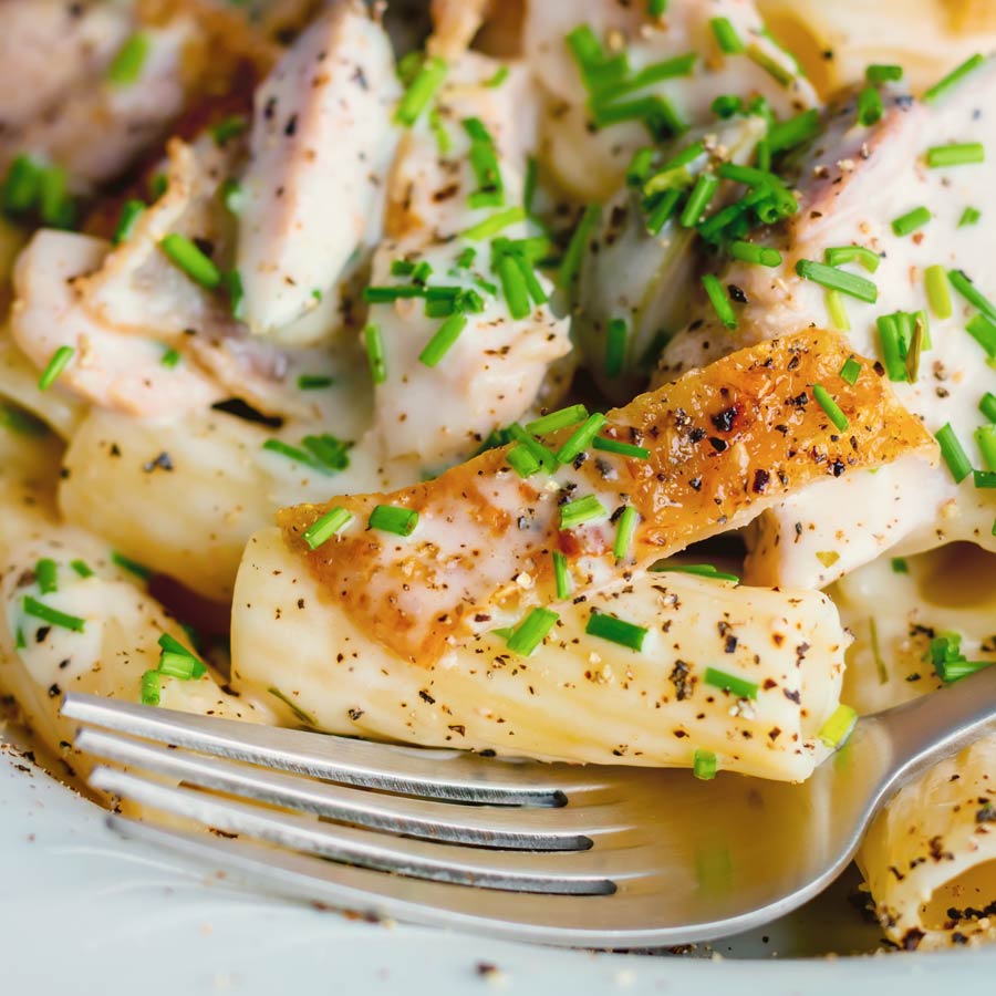 Chicken thighs provide an intense chicken flavour in this creamy lemon chicken pasta, throw in some anchovies and capers and you have a taste sensation!