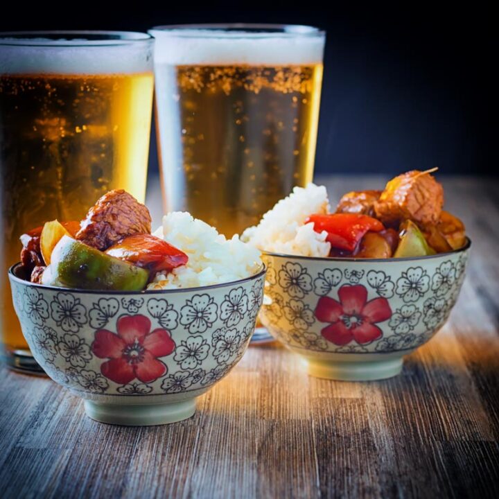 Sweet and sour chicken is an ever present Chinese take away favourite, sure it is not an authentically Chinese dish... But let's face it, we all know it and love it!