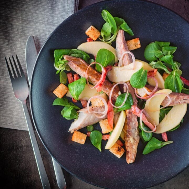 Apple and Mackerel are a wonderful combination and bacon makes everything better so this smoked mackerel salad with apple and bacon has you covered!