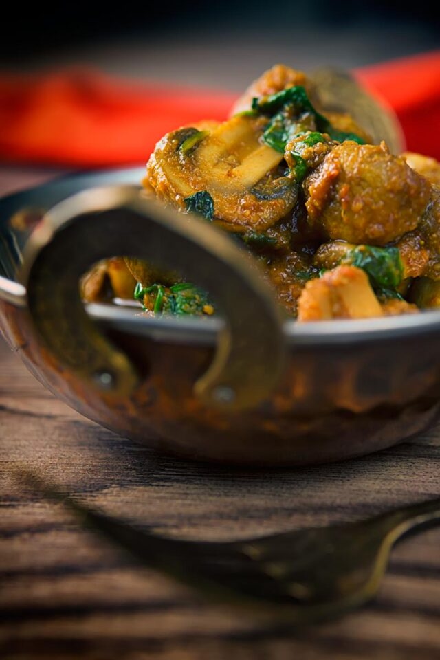 Quick Vegan Spinach and Mushroom Curry - Krumpli