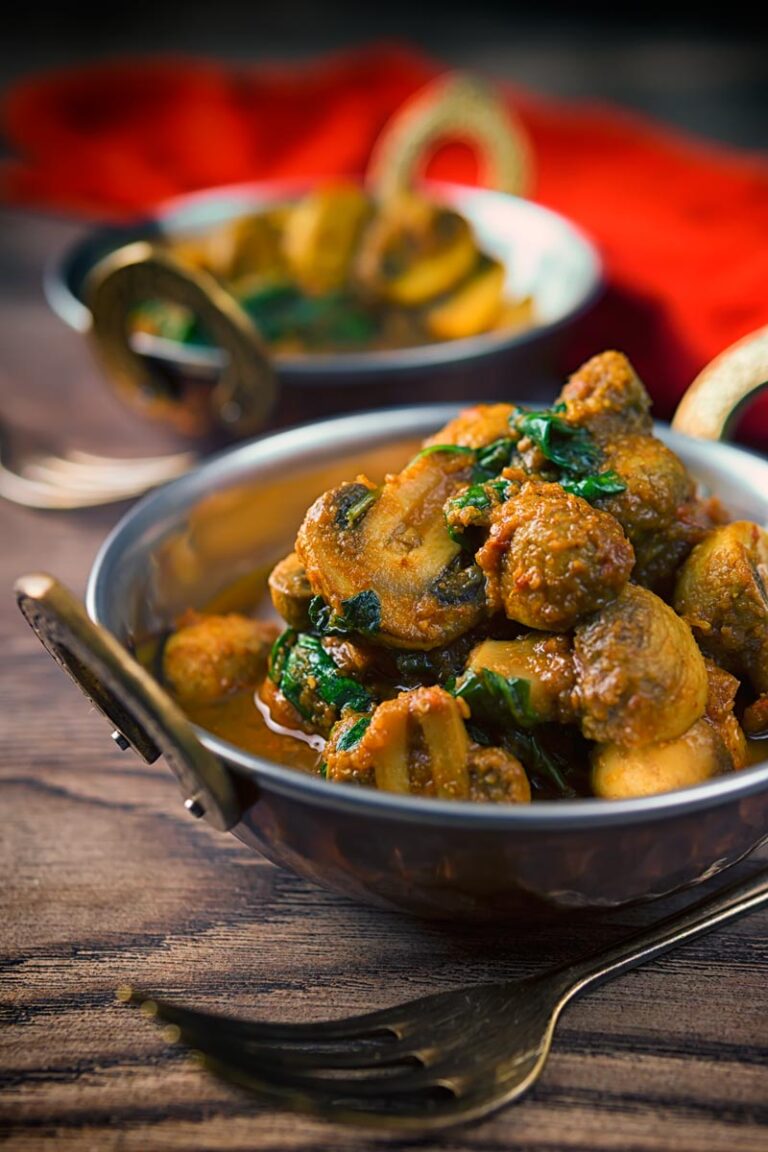 Quick Vegan Spinach and Mushroom Curry - Krumpli