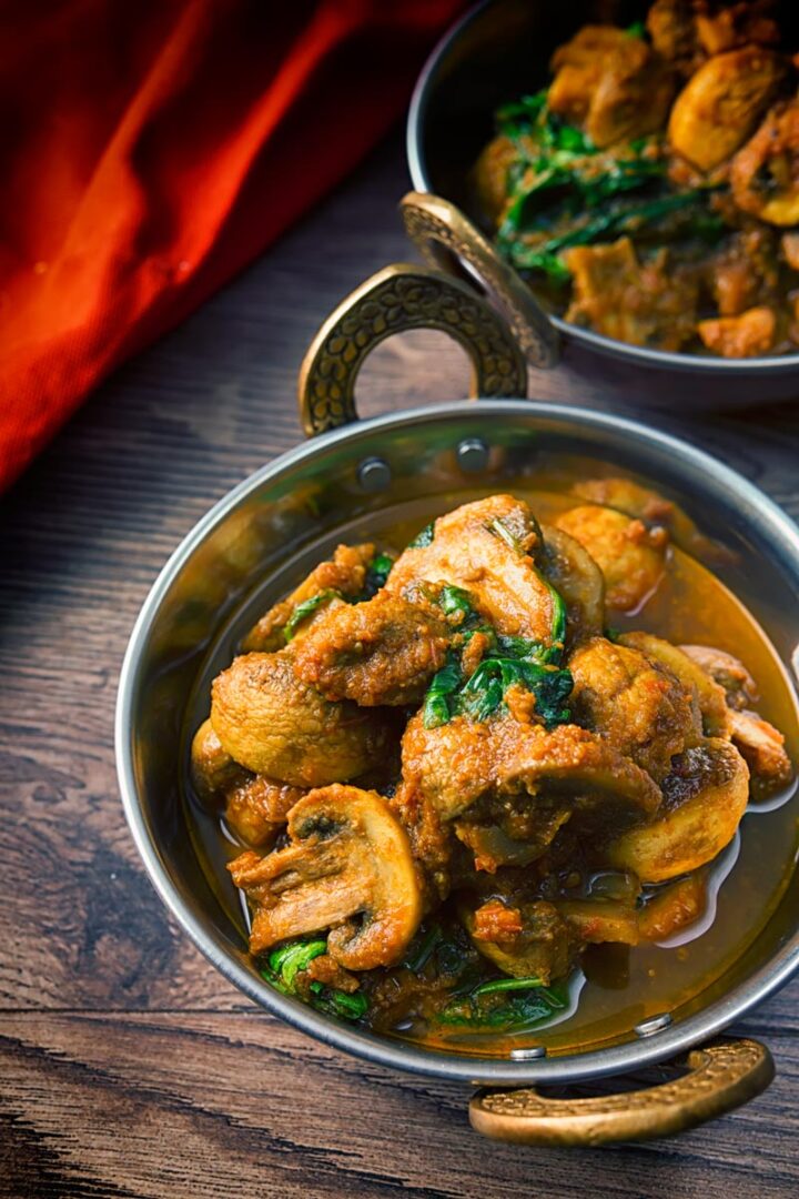 Quick Vegan Spinach and Mushroom Curry - Krumpli