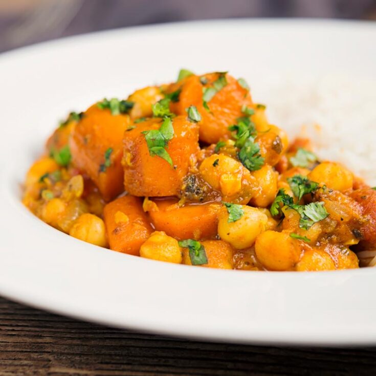 Easy Vegan Chickpea and Carrot Curry - Krumpli