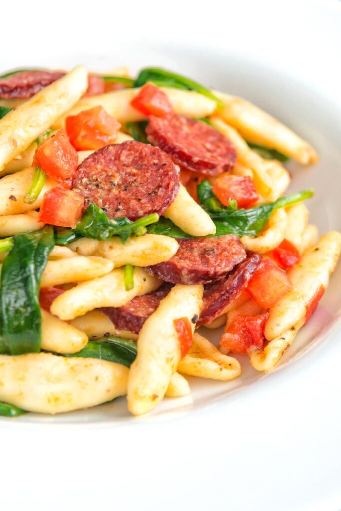 Chorizo Pasta with Tomatoes and Spinach | Krumpli