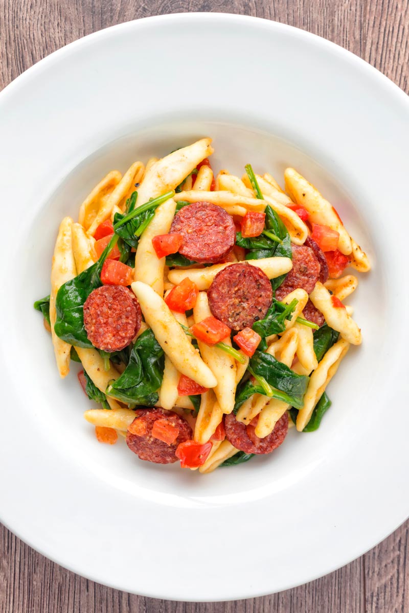 Chorizo Pasta with Tomatoes and Spinach | Krumpli