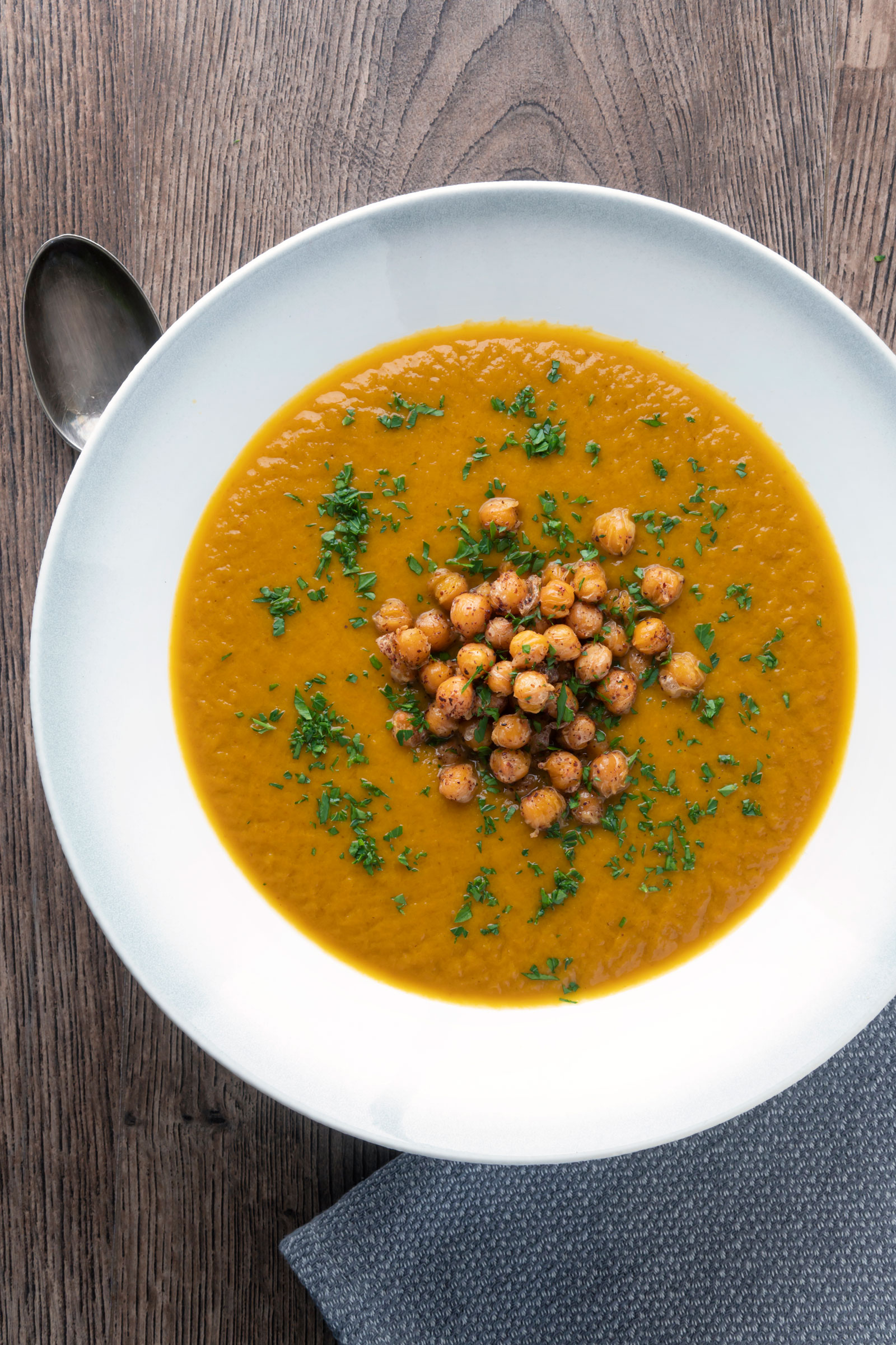 https://www.krumpli.co.uk/wp-content/uploads/2021/05/Roasted-Carrot-Soup-with-Crispy-Chickpeas-01.jpg