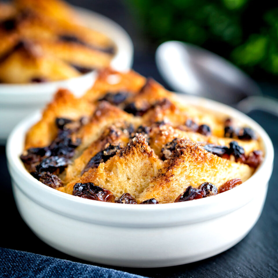 individual-bread-and-butter-puddings-with-raisins-sultanas-krumpli