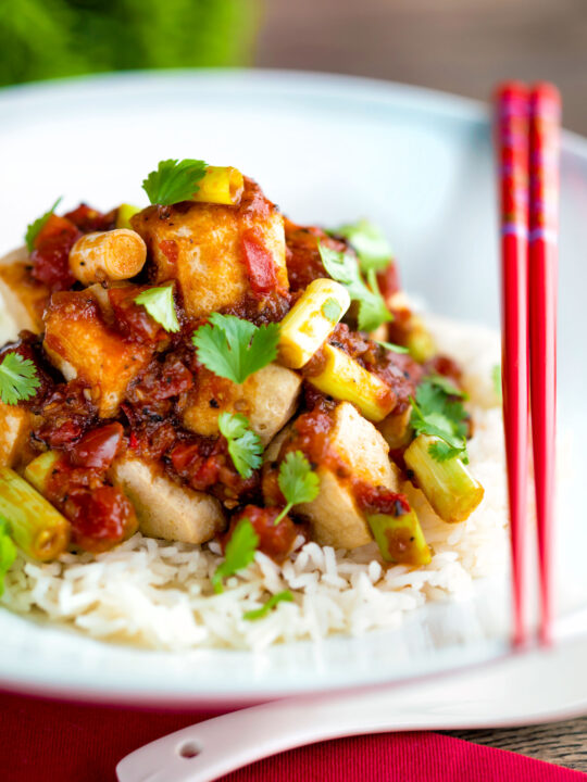 Crispy fried tofu with a spicy Vietnamese tomato sauce.