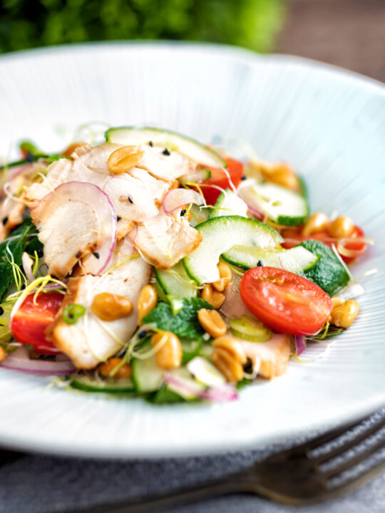 Crunchy & spicy Thai chicken salad with peanuts.