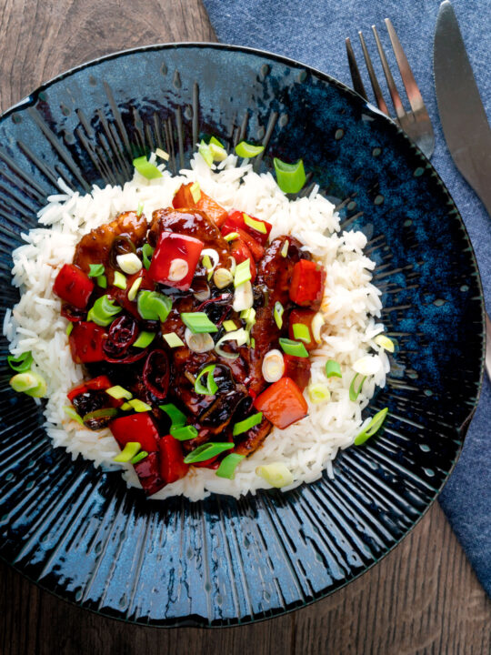 Overhead honey chilli chicken made with chicken tenders, red peppers and spring onions.