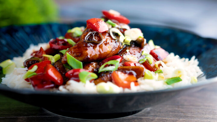 Honey chilli chicken made with chicken tenders, red peppers and spring onions served with rice.