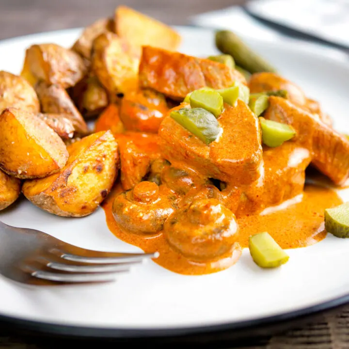 Pork tenderloin stroganoff with mushrooms, fried potatoes and pickles.