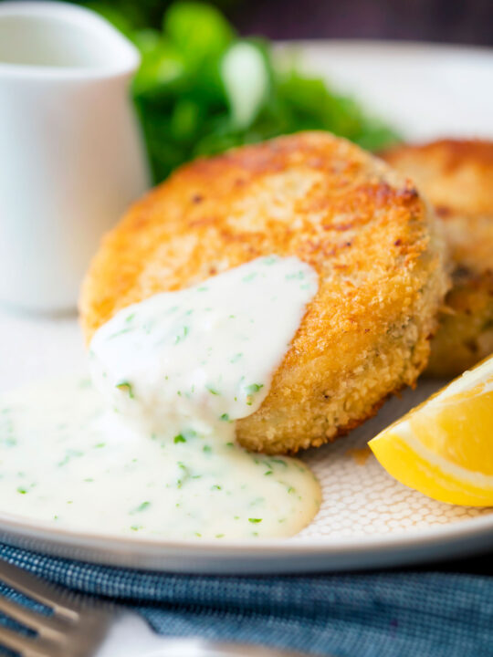 Smoked haddock fishcakes served with with parsley sauce.