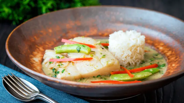 Thai green fish curry featuring cod, sugar snap peas and fresh red chilli peppers.