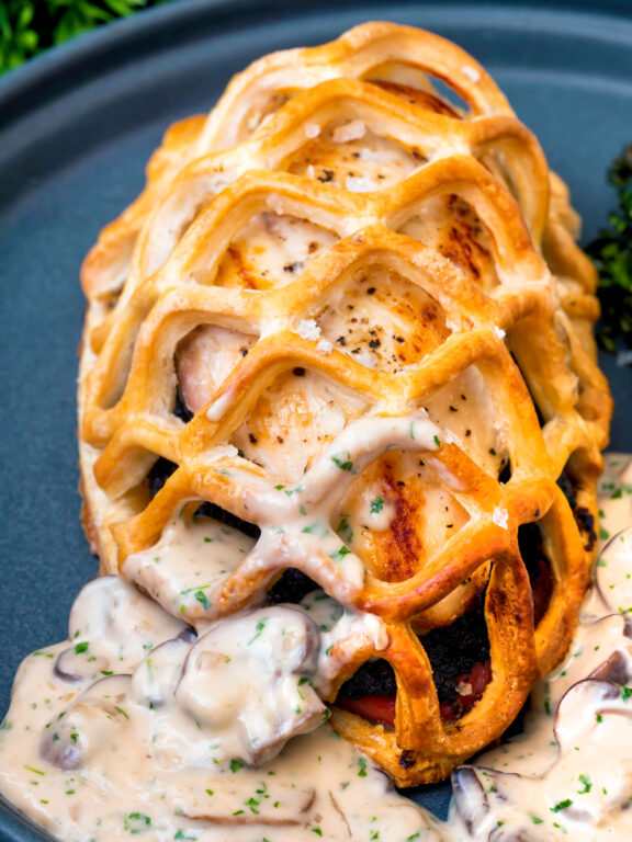 Chicken en Croute with a Creamy Mushroom Sauce Krumpli