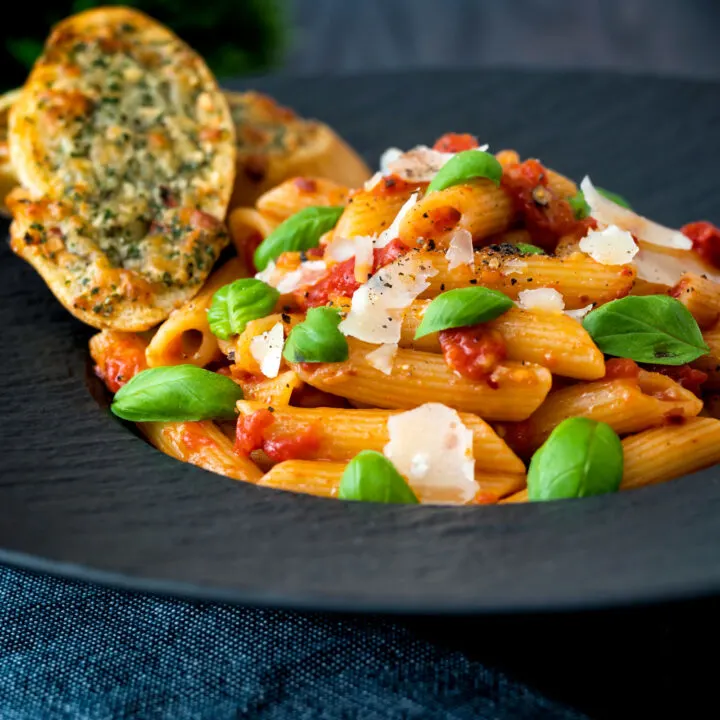 Classic penne arrabbiata served with basil, parmesan, black pepper and cheesy garlic bread.