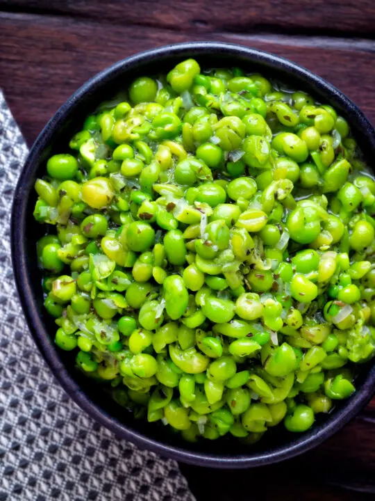 Overhead quick and easy crushed or smashed minted peas.