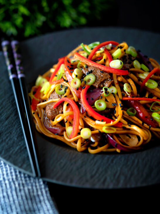 Beef noodle stir fry with sweet chilli sauce and red peppers.