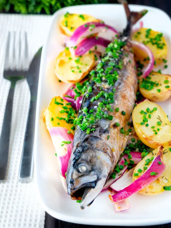 Baked whole mackerel with salad potatoes, red onions and chives.