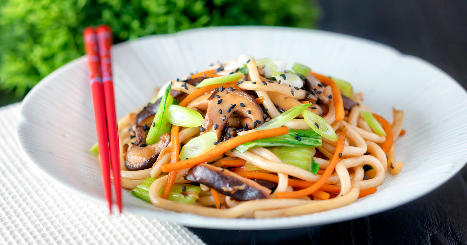 Yaki Udon Stir Fried Noodles with Shiitake Mushrooms - Krumpli