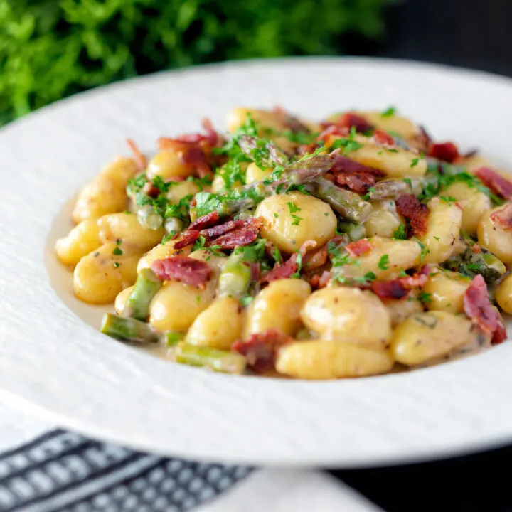 Blue cheese gnocchi with Stilton, bacon and asparagus in a creamy sauce.