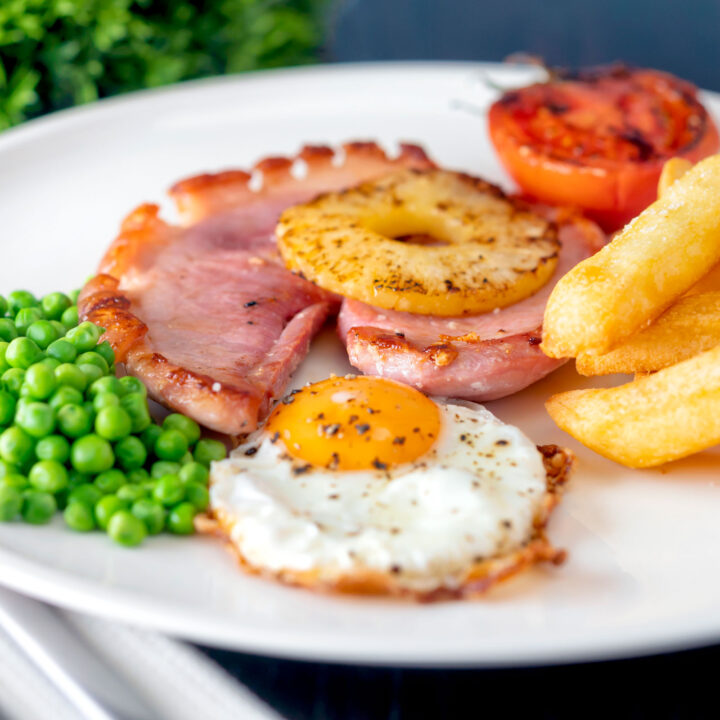 Horseshoe gammon steak, pineapple, egg, chips with tomato and peas.