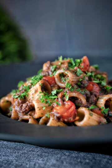 Haggis pasta bolognese with mezzi rigatoni in red wine sauce with cherry tomatoes.