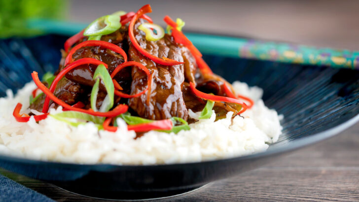 Chinese takeaway style beef with oyster sauce served with rice.