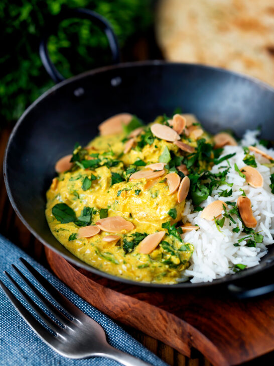Chicken pasanda yoghurt, coriander and almond curry served with naan bread.