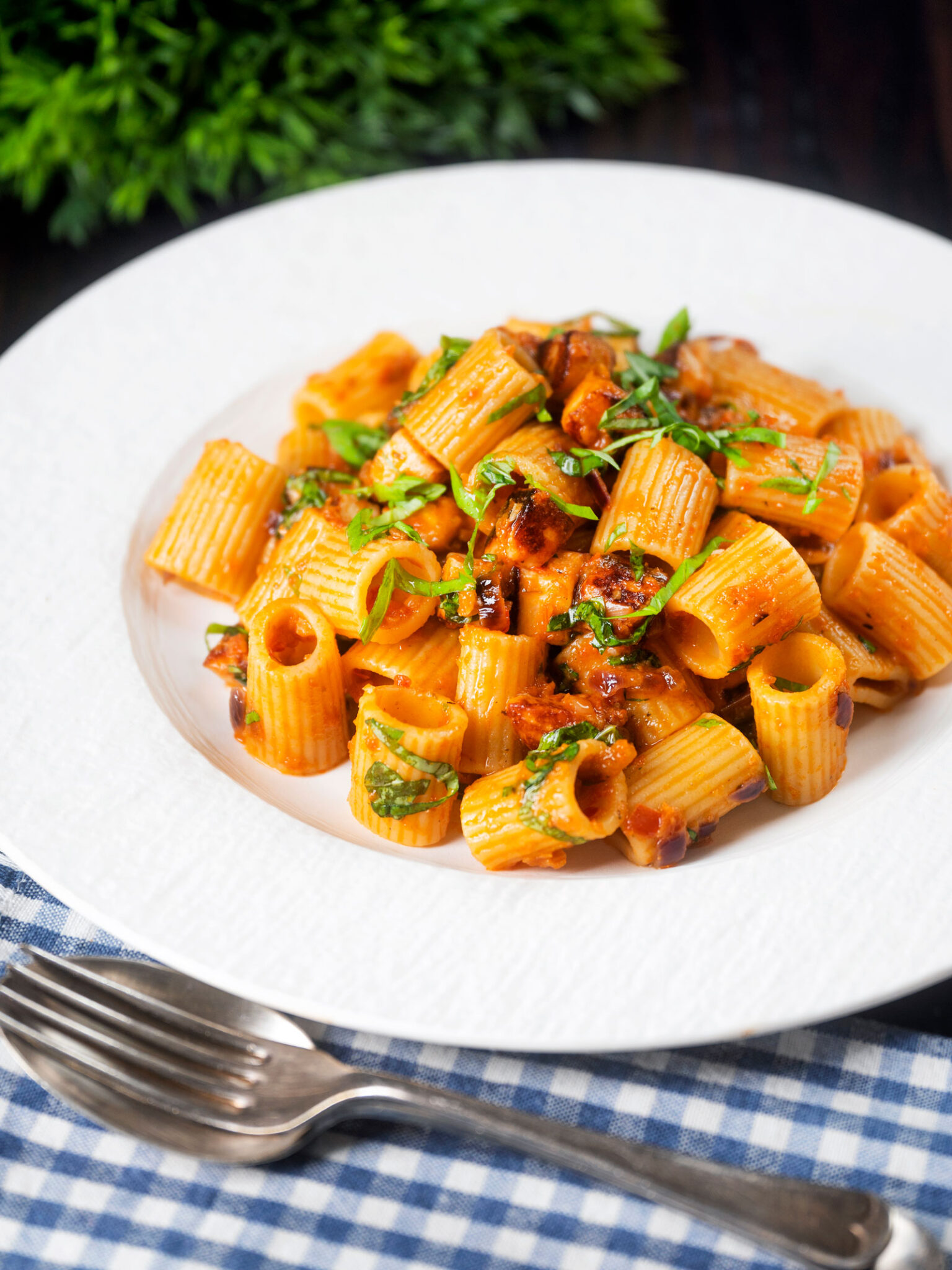 Halloumi Pasta with Red Tomato Pesto Krumpli