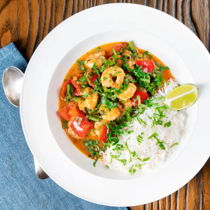 Easy Thai prawn panang curry with peppers and green beans served with rice.