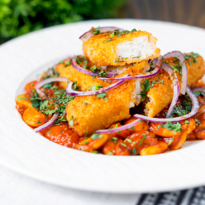 Crispy fish finger and bean curry served with red onion and fresh coriander.
