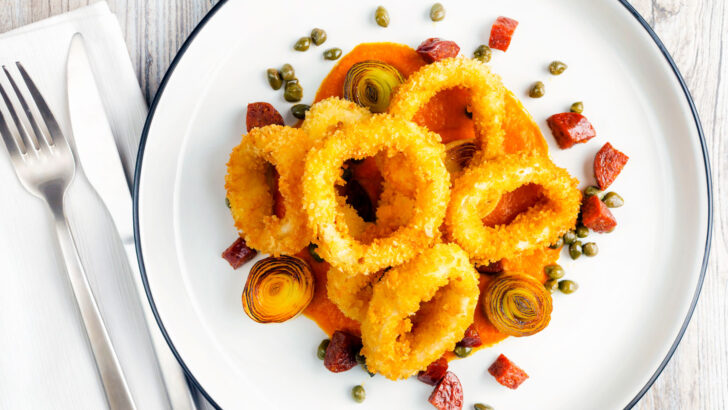 Crispy fried and breaded calamari rings served with romesco sauce, fried chorizo and capers.