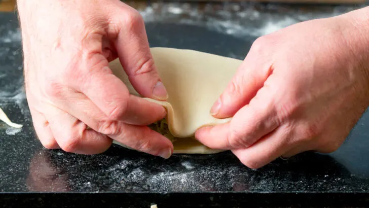 Part 2 of 9: Photographic instructions of how to crimp a British pasty style pie.