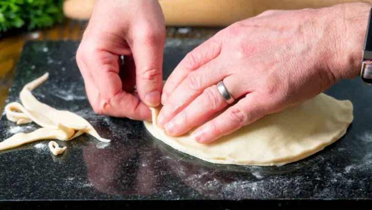 Part 3 of 9: Photographic instructions of how to crimp a British pasty style pie.