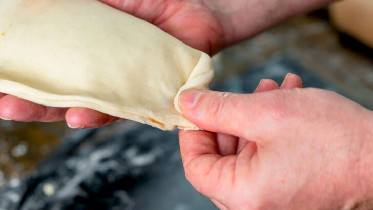 Part 6 of 9: Photographic instructions of how to crimp a British pasty style pie.