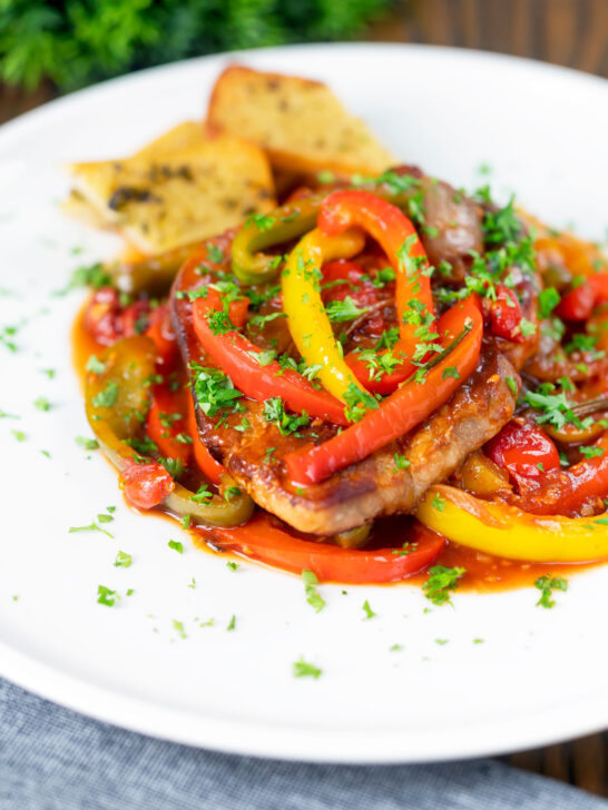 Slow cooker pork chops with peppers, tomatoes and Worcestershire sauce.