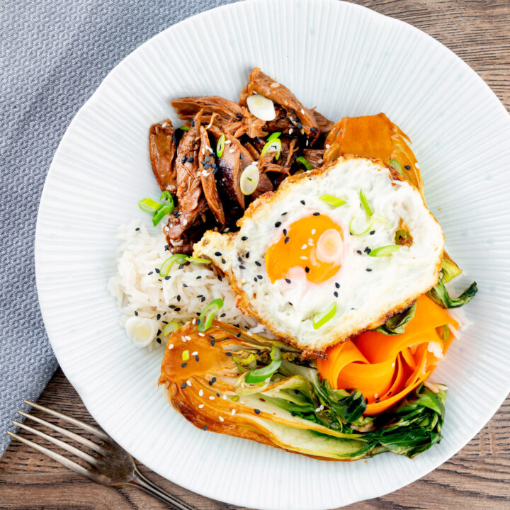 Wagamama-inspired teriyaki duck leg donburi rice bowl.